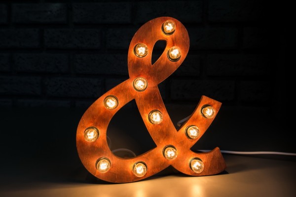 Ретро-буквы с лампочками